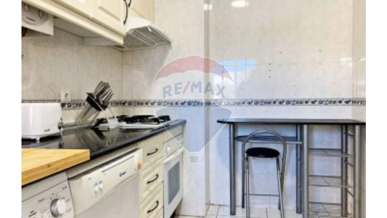 Apartamento T1 para Venda em Quarteira Foto 6