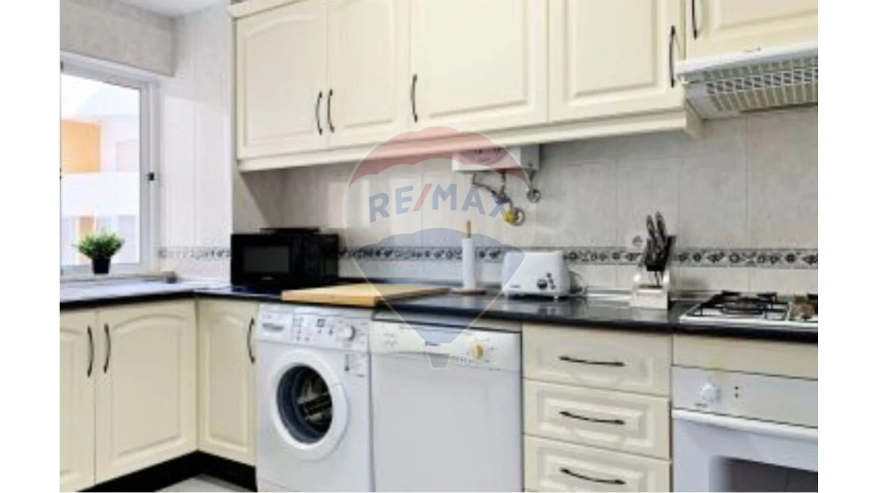 Apartamento T1 para Venda em Quarteira Foto 8