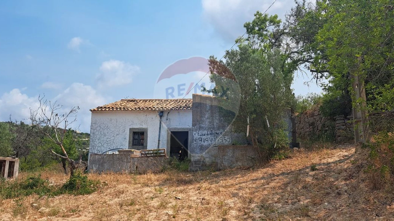 Moradia T2 para Venda em Loule (São Sebastião) Foto 9