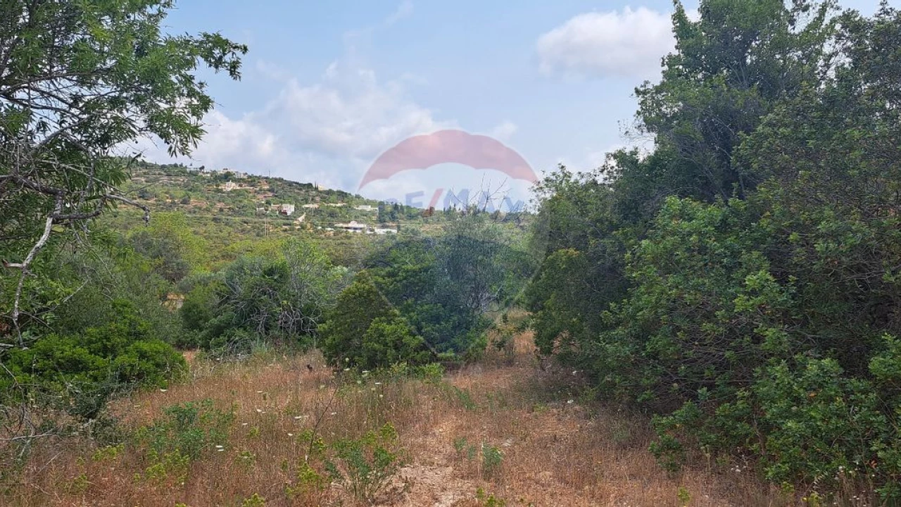 Moradia T2 para Venda em Loule (São Sebastião) Foto 3