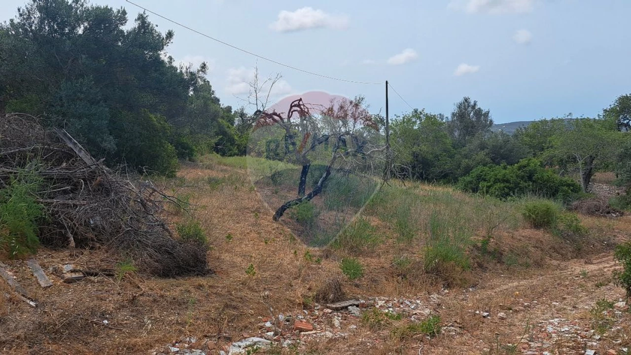 Moradia T2 para Venda em Loule (São Sebastião) Foto 2