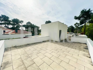 Moradia T5 para Venda em Charneca de Caparica e Sobreda