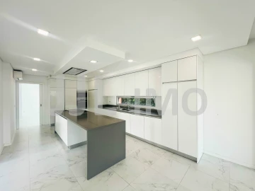 Moradia T5 para Venda em Charneca de Caparica e Sobreda