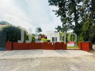 Moradia T5 para Venda em Charneca de Caparica e Sobreda