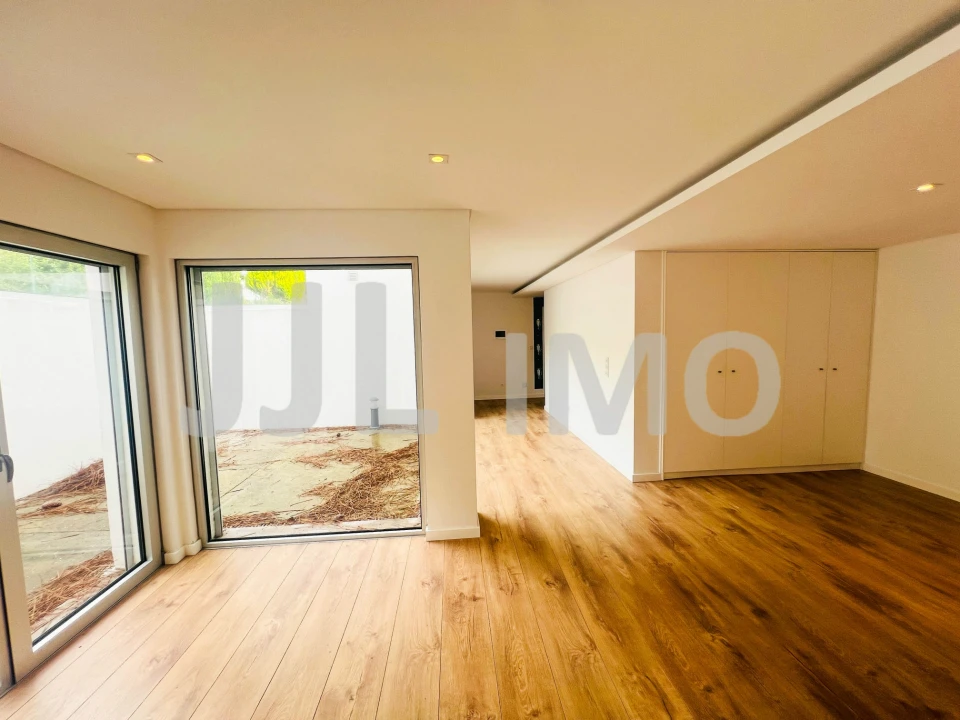 Moradia T5 para Venda em Charneca de Caparica e Sobreda Foto 60