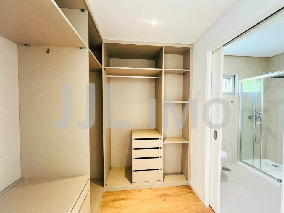 Moradia T5 para Venda em Charneca de Caparica e Sobreda Foto 40