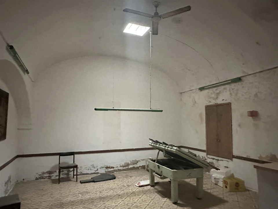 Armazém para Venda em Quelfes Foto 8