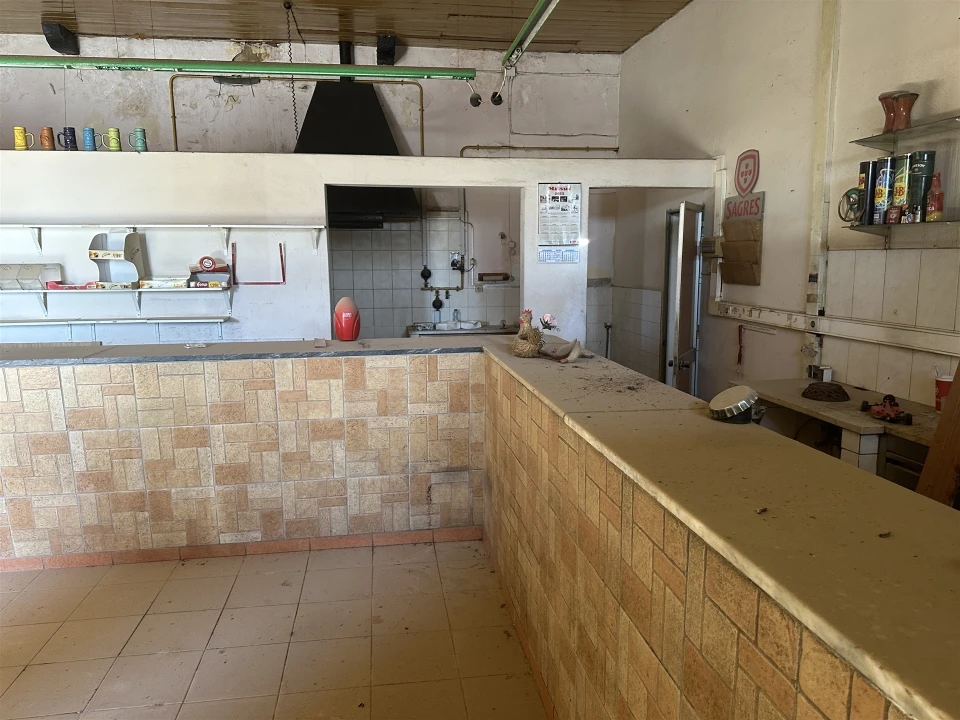 Armazém para Venda em Quelfes Foto 1