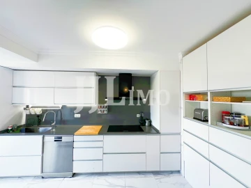 Apartamento T4 para Venda em Oeiras e São Julião da Barra, Paço de Arcos e Caxias