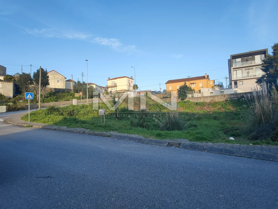 Terreno para Venda em Fânzeres e São Pedro da Cova Foto 2