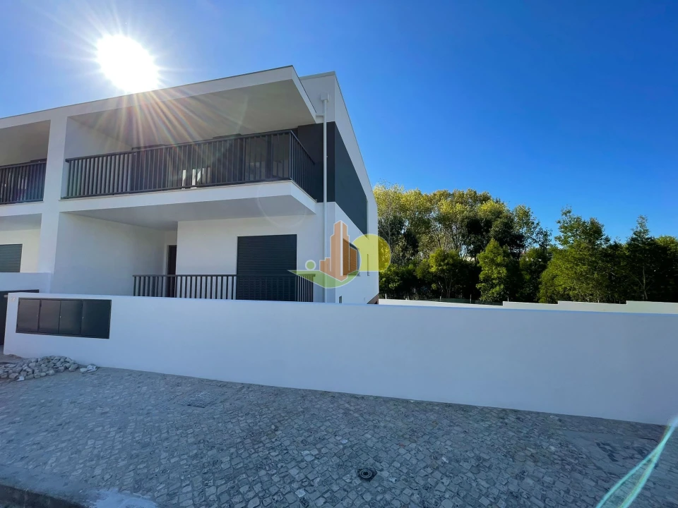Moradia T4 para Venda em Tavarede Foto 2
