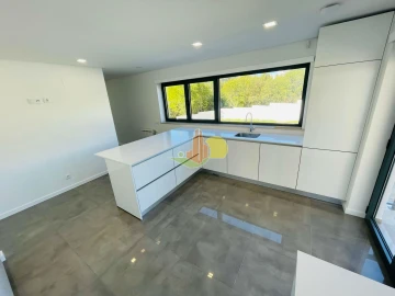 Moradia T4 para Venda em Tavarede