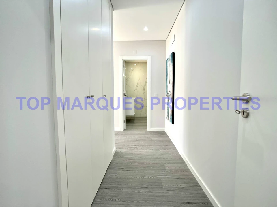 Apartamento T3 para Venda em Quelfes Foto 6