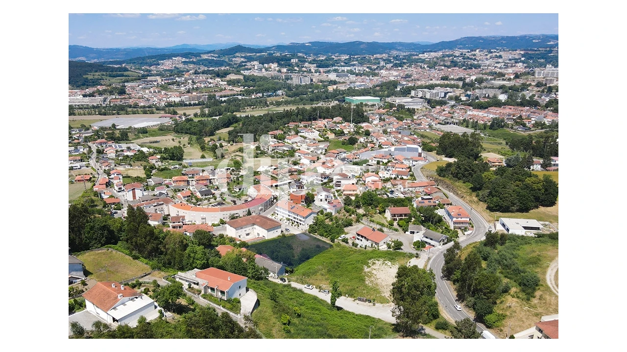 Terreno para Venda em Candoso Santiago e Mascotelos Foto 2