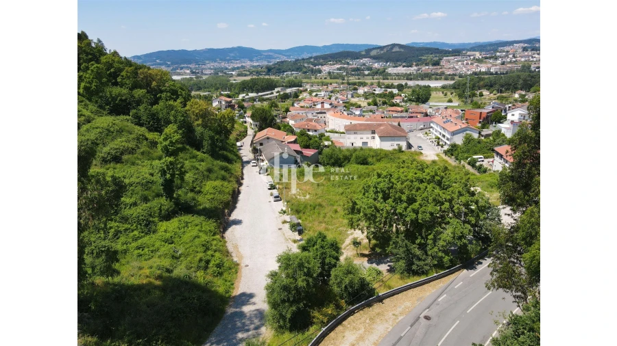 Terreno para Venda em Candoso Santiago e Mascotelos