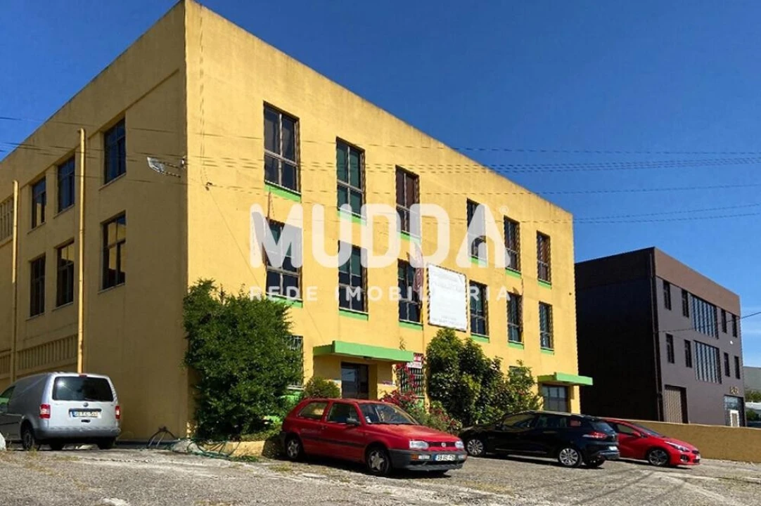 Armazém para Venda em São João da Madeira Foto 1