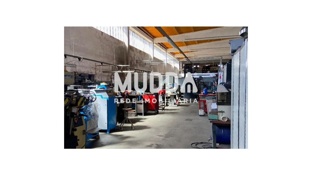 Armazém para Venda em São João da Madeira Foto 11