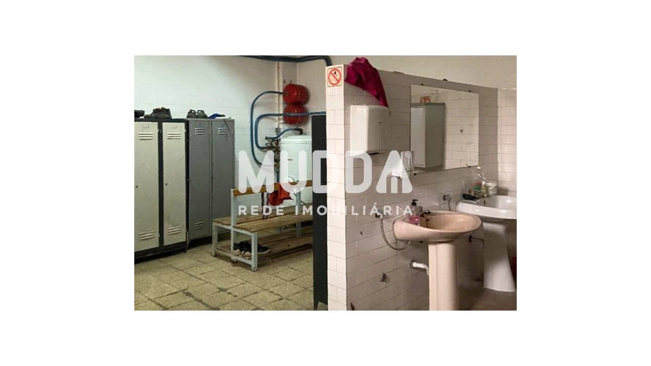 Armazém para Venda em São João da Madeira Foto 17