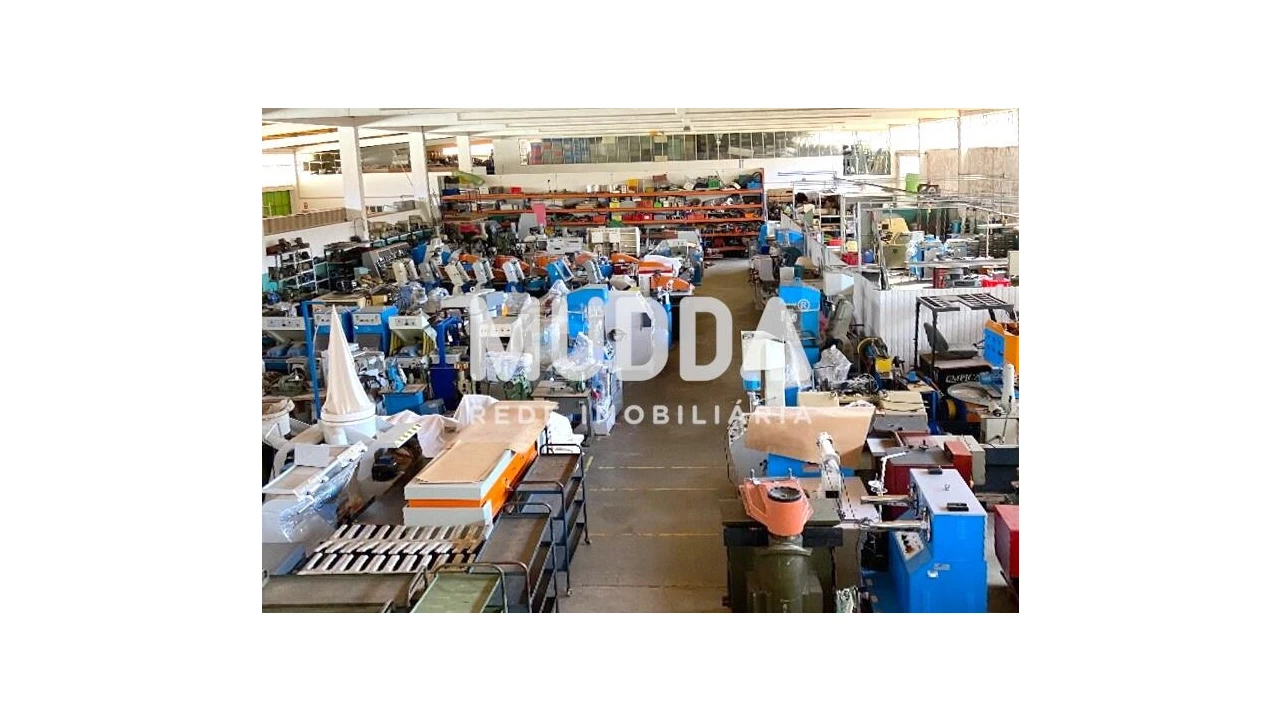 Armazém para Venda em São João da Madeira Foto 9