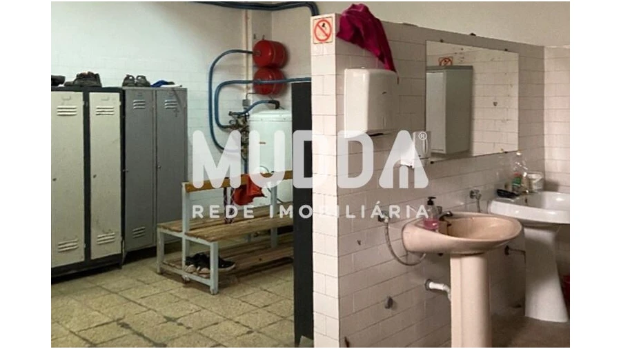 Armazém para Venda em São João da Madeira Foto 17