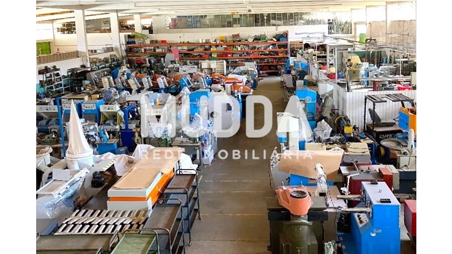 Armazém para Venda em São João da Madeira Foto 9