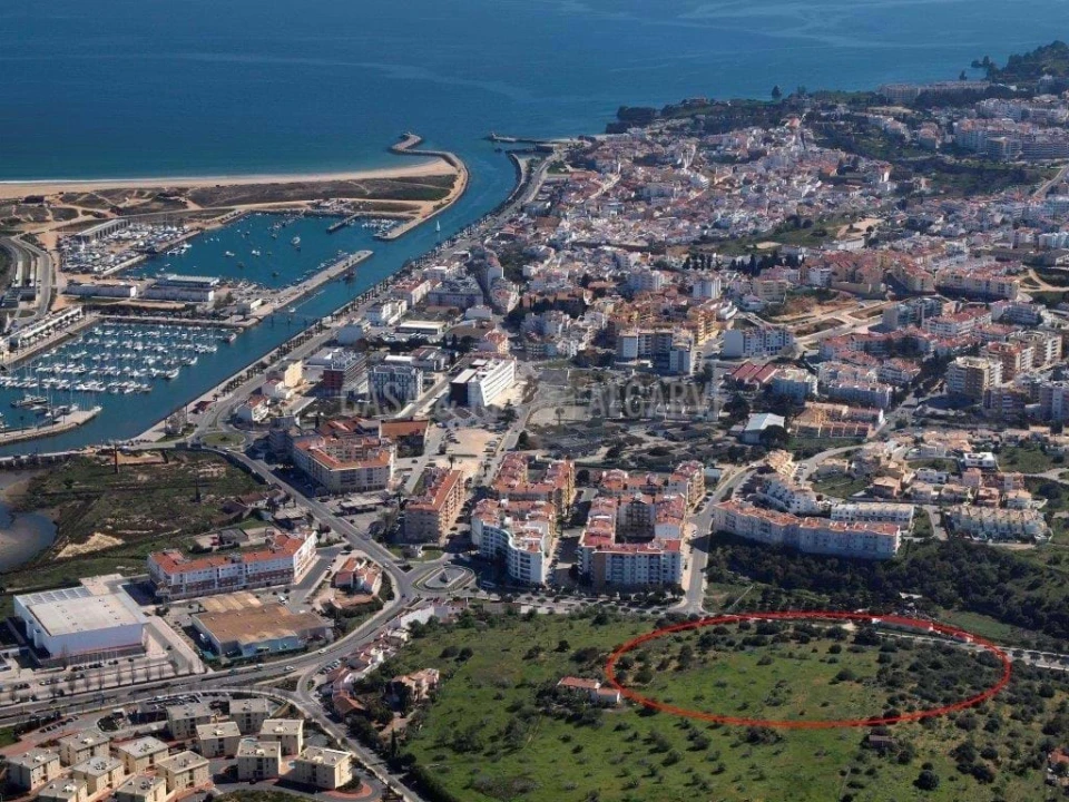 Terreno para Venda em Lagos (São Sebastião e Santa Maria) Foto 1