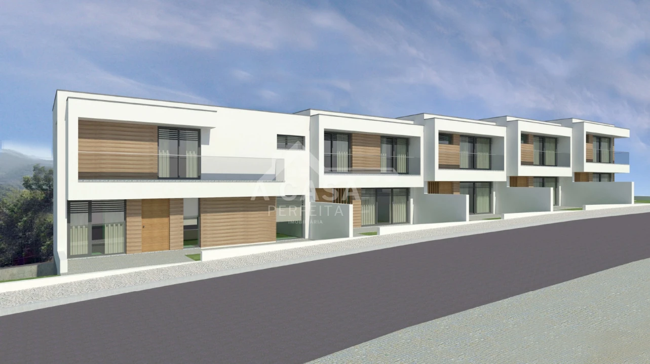 Moradia T3 para Venda em O. Azeméis, Riba-Ul, Ul, Macinhata Seixa, Madail Foto 1