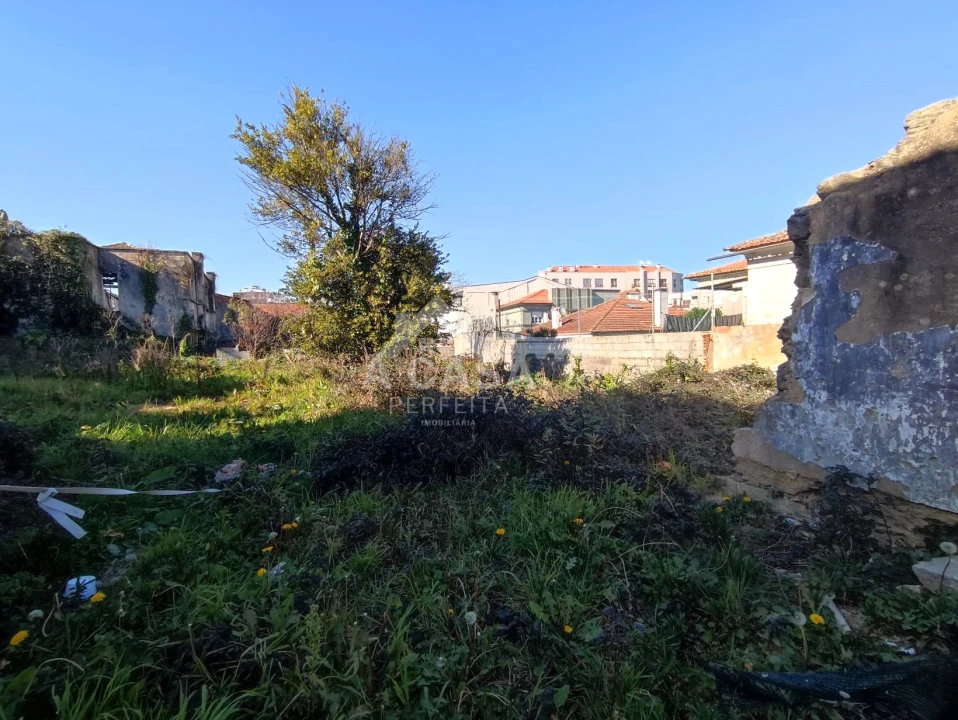 Terreno para Venda em São João da Madeira Foto 1