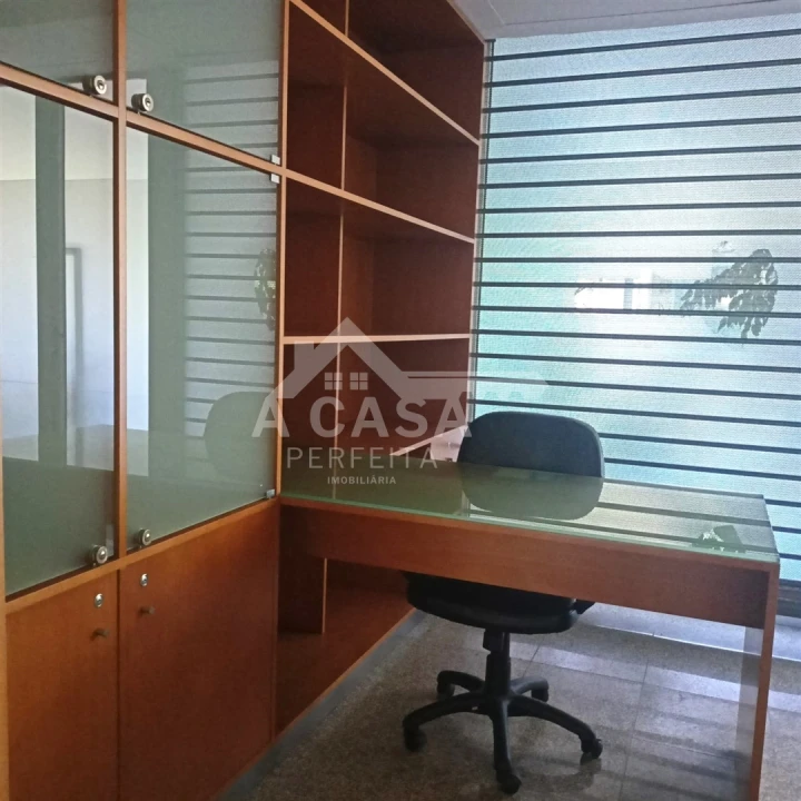 Loja para Arrendamento em Lordelo do Ouro e Massarelos Foto 5