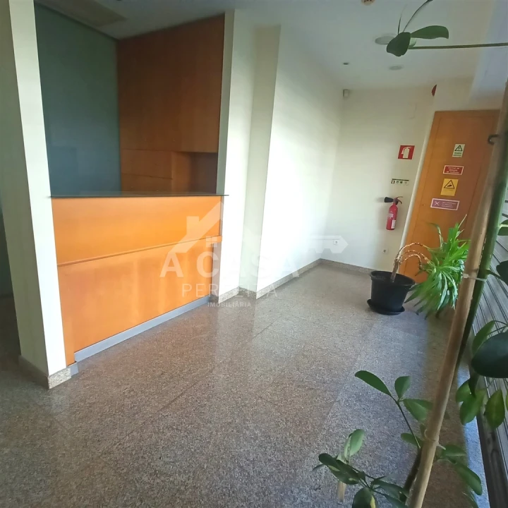 Loja para Arrendamento em Lordelo do Ouro e Massarelos Foto 14