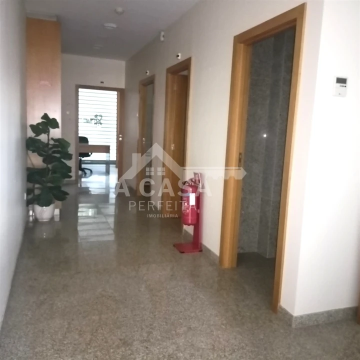 Loja para Arrendamento em Lordelo do Ouro e Massarelos Foto 11