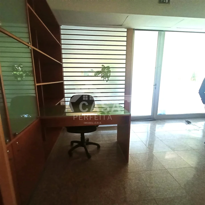 Loja para Arrendamento em Lordelo do Ouro e Massarelos Foto 8