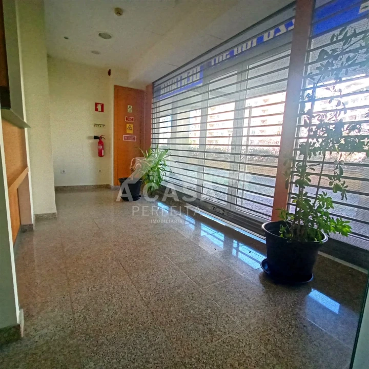 Loja para Arrendamento em Lordelo do Ouro e Massarelos Foto 17