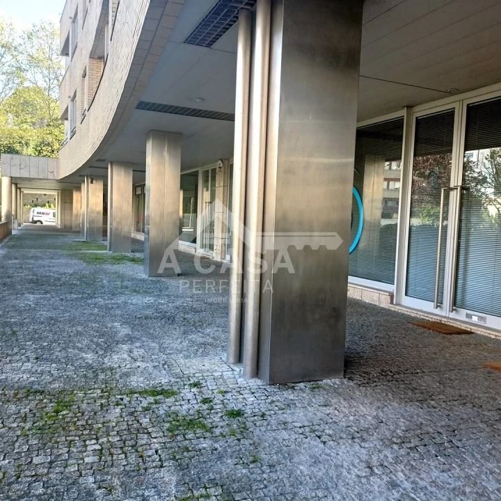 Loja para Arrendamento em Lordelo do Ouro e Massarelos Foto 19