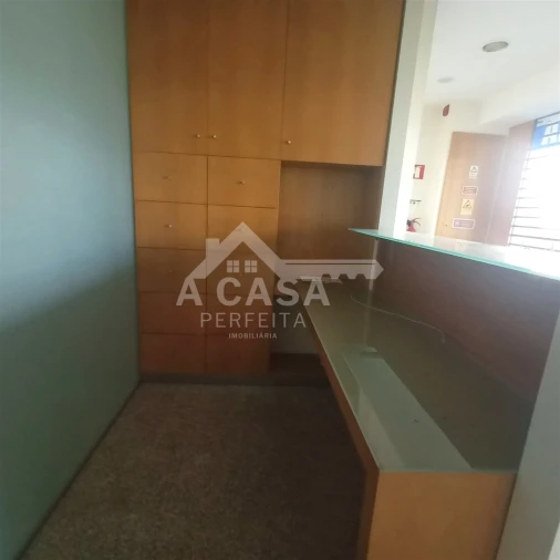 Loja para Arrendamento em Lordelo do Ouro e Massarelos Foto 7