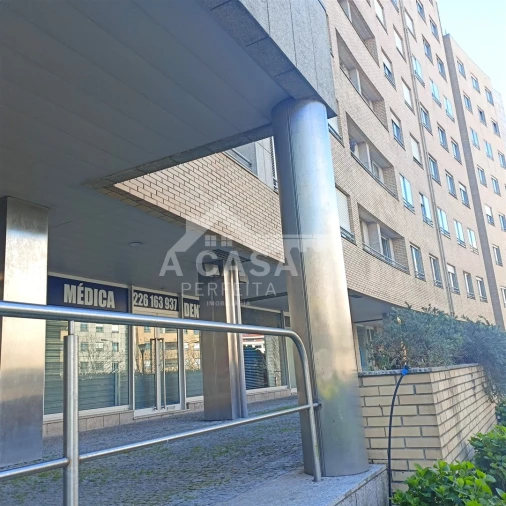 Loja para Arrendamento em Lordelo do Ouro e Massarelos Foto 2