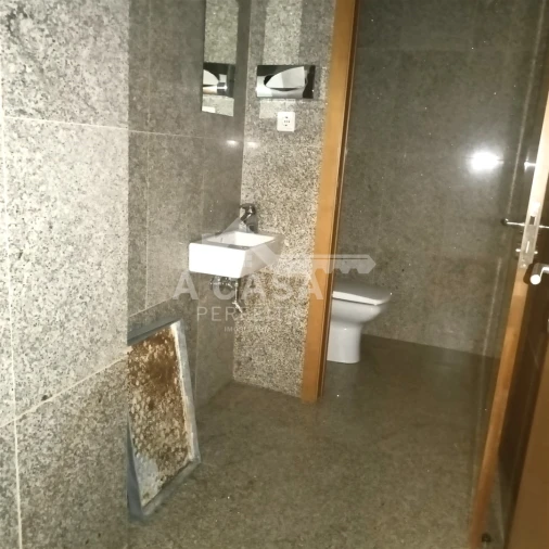 Loja para Arrendamento em Lordelo do Ouro e Massarelos Foto 13