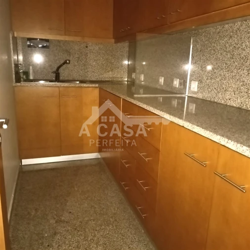 Loja para Arrendamento em Lordelo do Ouro e Massarelos Foto 12