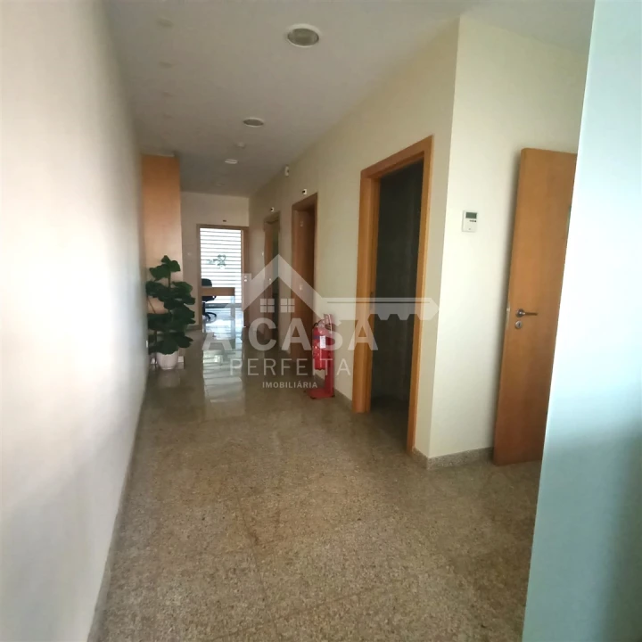 Loja para Arrendamento em Lordelo do Ouro e Massarelos Foto 10