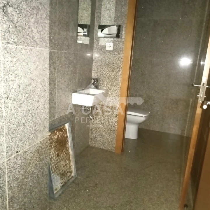 Loja para Arrendamento em Lordelo do Ouro e Massarelos Foto 13