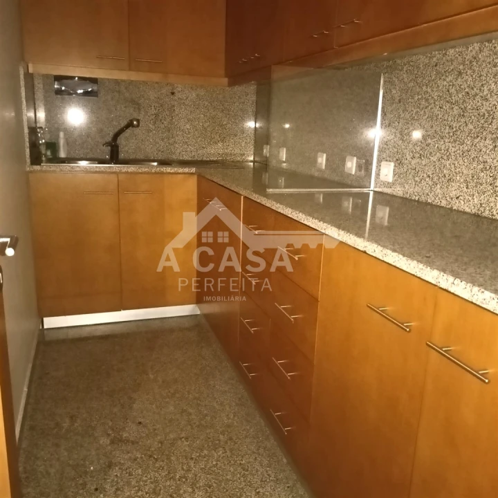 Loja para Arrendamento em Lordelo do Ouro e Massarelos Foto 12