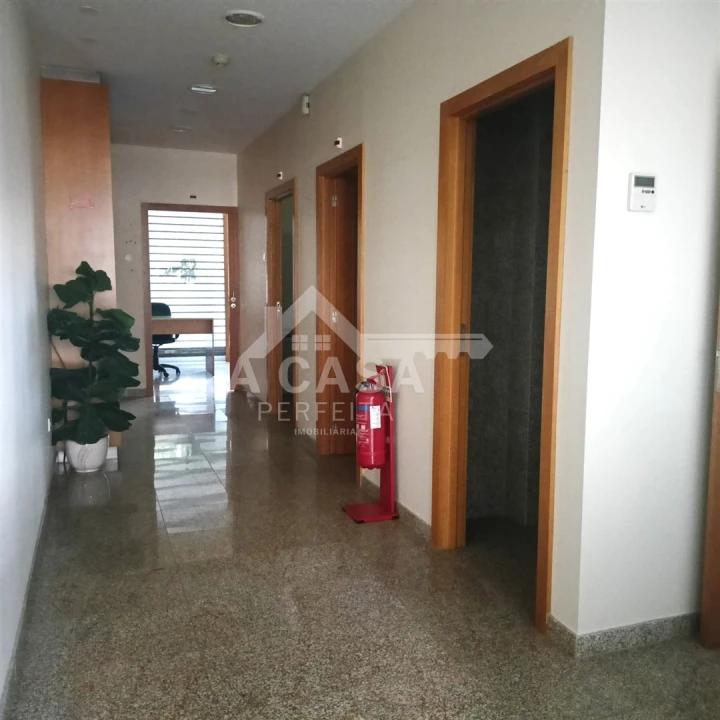 Loja para Arrendamento em Lordelo do Ouro e Massarelos Foto 9