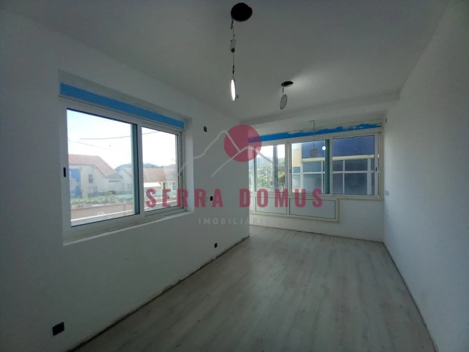 Apartamento T4 para Venda em Laranjeiro e Feijó Foto 4