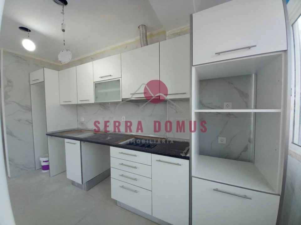 Apartamento T4 para Venda em Laranjeiro e Feijó Foto 1