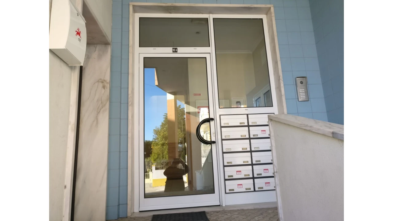 Apartamento T1 para Venda em Carregado e Cadafais Foto 2