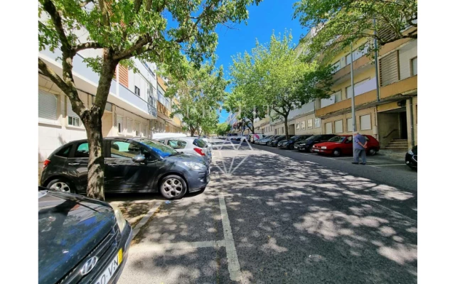 Loja para Arrendamento em Falagueira-Venda Nova Foto 5