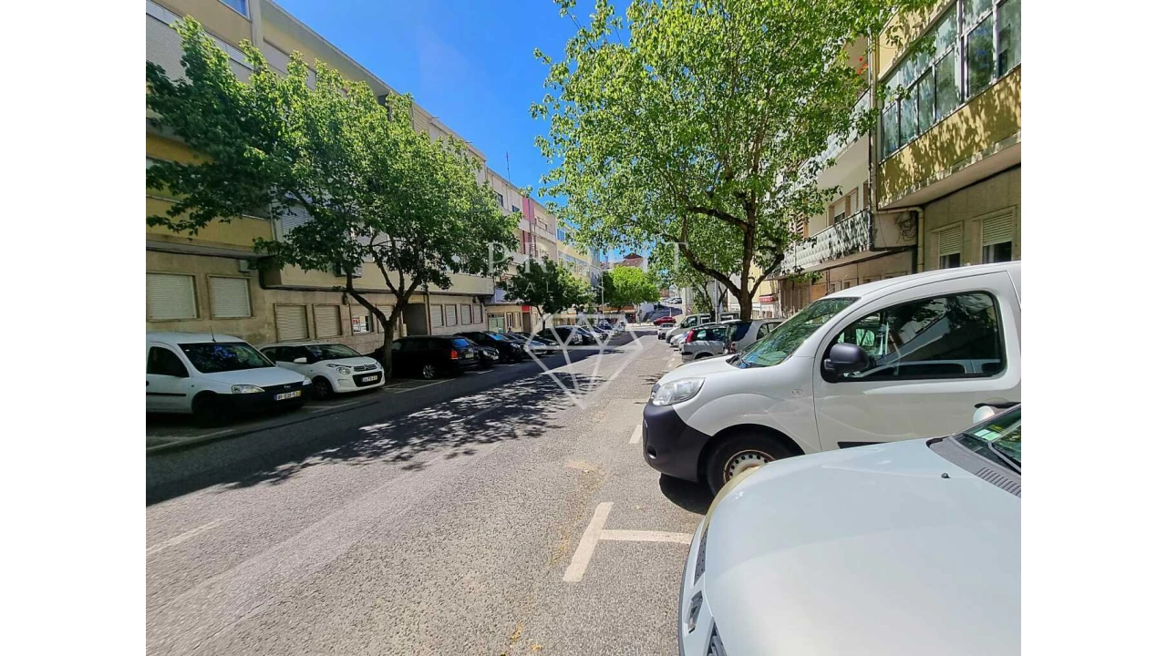 Loja para Arrendamento em Falagueira-Venda Nova Foto 3