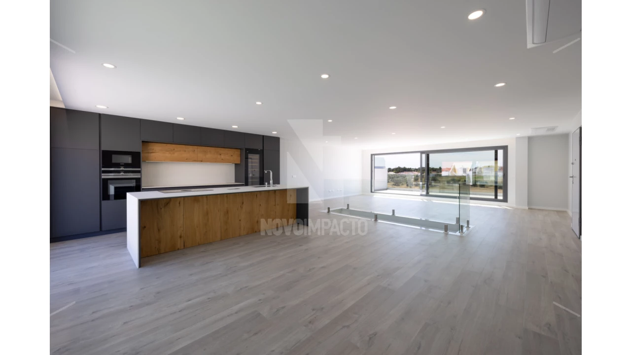 Apartamento T4 para Venda em Alcochete Foto 7