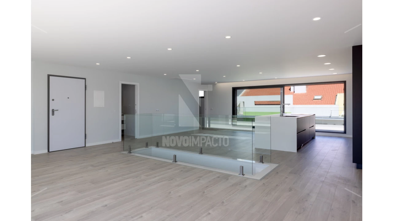 Apartamento T4 para Venda em Alcochete Foto 3