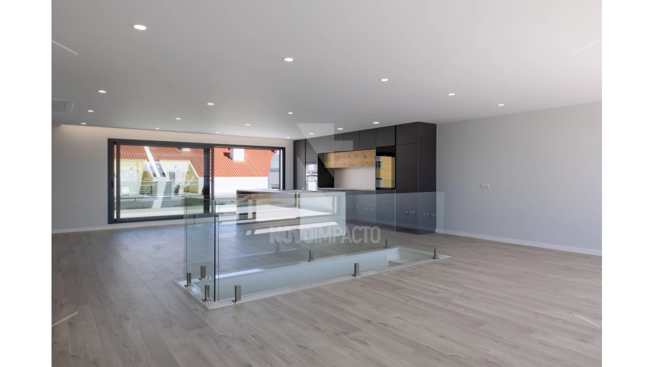 Apartamento T4 para Venda em Alcochete Foto 2